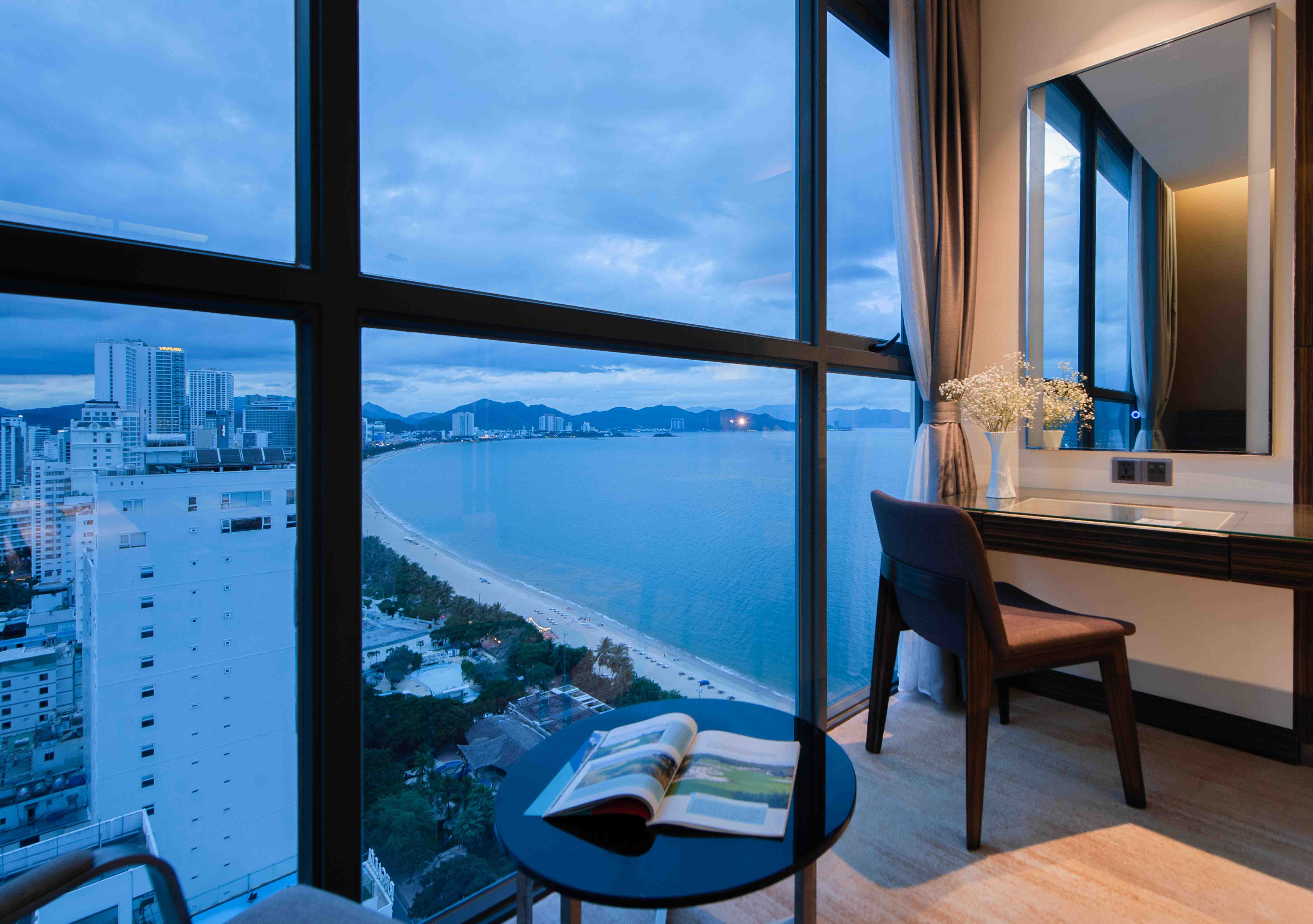 Grand Suite King Seaview Balcony